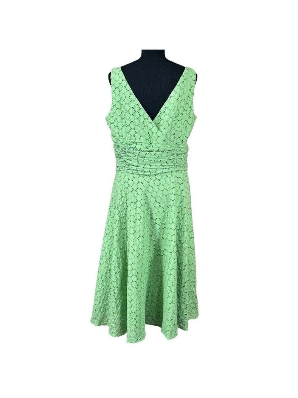 Maggie London NWT Kelly Green Eyelet Lace Fit & Flare Sleeveless Dress Size 14